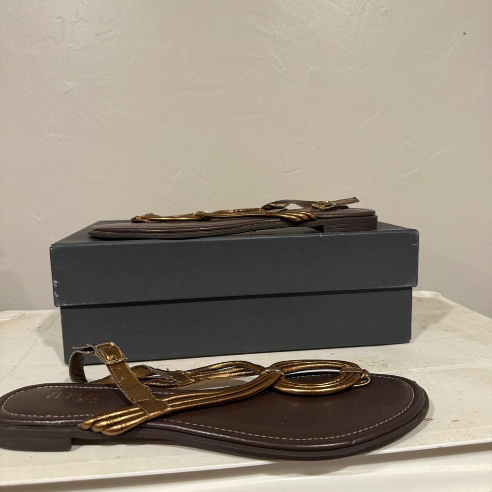 a.n.a A New Approach Sandals Women 9.5M Bronze Brown Good Metallic‎ Strappy Flat